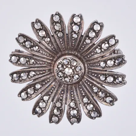 Brosch med markasiter, Ø ca 30mm, 830/1000 silver Vikt: 5,9 g