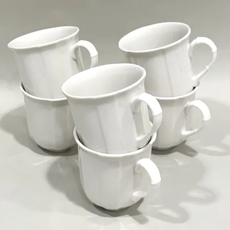 6 Kaffemuggar Villeroy & Boch med handtag, höjd 10cm, vitt benporslin, inga anmärkningar  Skickas med postpaket.
