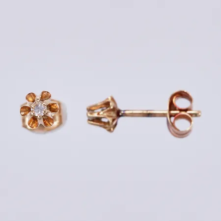 Ett par örhängen med diamanter ca 2x0,02ct åttkantslipade, Ø4mm, 18K  Vikt: 0,7 g