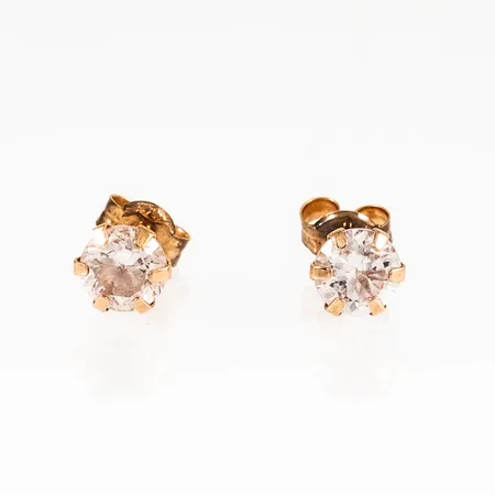 Örhängen i 18K med cubik zirkonia Ø 5 mm. Vikt: 0,9g. 