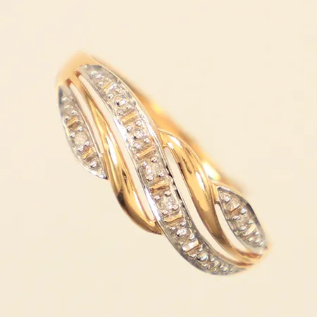Ring, diamanter 4xca0,005ct, stl 19, bredd 1,4-7mm, GHA, 18K  Vikt: 2,4 g