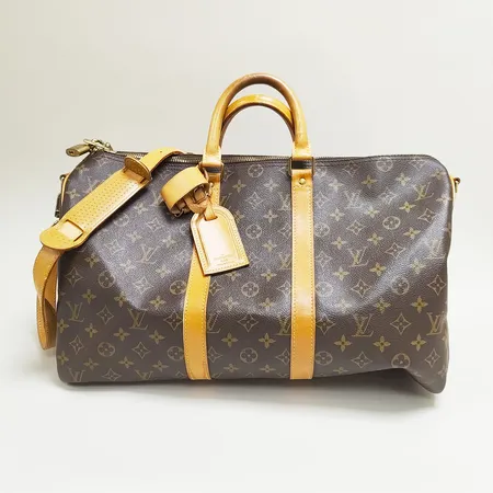 Väska, Louis Vuitton, Keepall 45, Monogram canvas, serienummer: TH0977, mått ca 45 x 32 x 20cm, axelrem samt övriga läderdetaljer med lösa sömmar/slitage, färgbortfall på metallbeslag, mindre fläckar invändigt, dustbag, äkthetsintyg från The Vintage Boutique  Vikt: 0 g