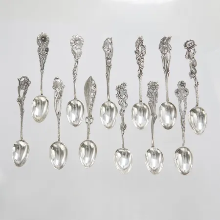 12 Moccaskedar, modell: Svenska Floran, längd: 100mm, GEWE, Malmö, silver, 830/1000 Vikt: 104,5 g