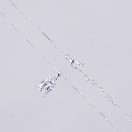 Kedja, längd: ca 41,5-44,5cm, bredd: ca 1mm, hänge, längd: ca 1,7cm, bredd: ca 8mm, GHA, 925/1000 silver Vikt: 4 g