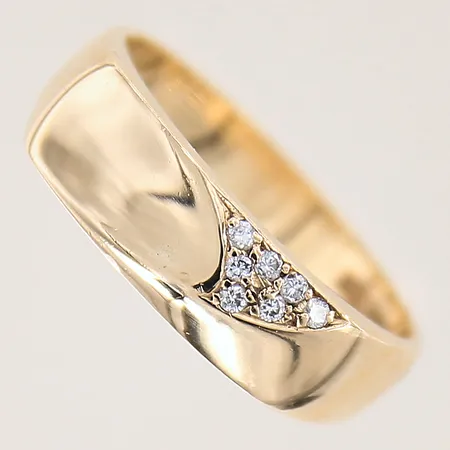 Klackring med diamanter 7xca 0,01ct, stl 19¼, bredd 4-6,2mm, Engelbert, 18K Vikt: 6,9 g
