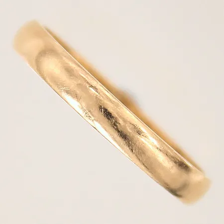 Ring, stl 18½, bredd 3mm, gravyr, 18K  Vikt: 3 g