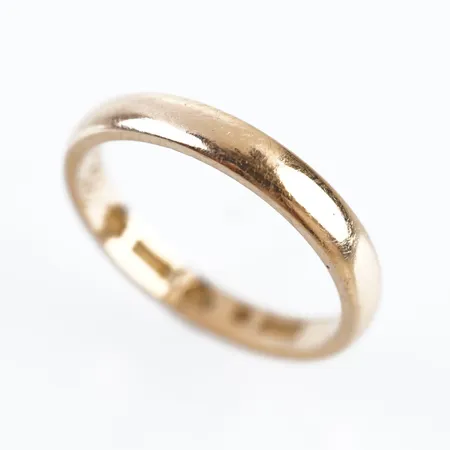 Ring, stl 18(55), bredd 3mm, 18k, gravyr Vikt: 3,5 g