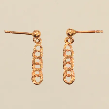 Ett par örhängen Bismarck, ca 18mm, bredd ca 4mm, saknar stopp, 18K Vikt: 1 g