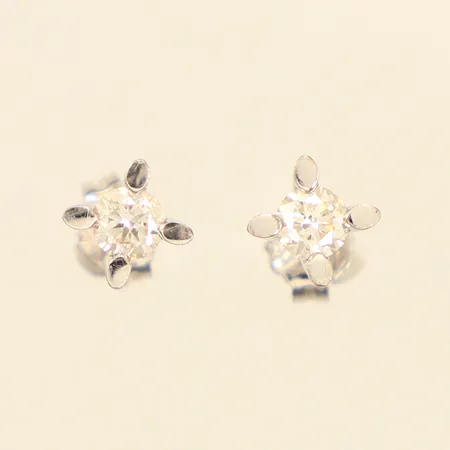 Ett par örhängen, diamanter 2xca0,23ct, en indikerar på syntetisk, vitguld, 14K  Vikt: 1,4 g