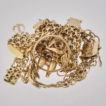 Diverse defekt guld, 18K, vikt 39,67g.