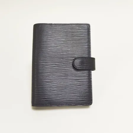 Filofax, Louis Vuitton, Small Ring Agenda Epi leather, 14,5 x 10 x 2cm, enstaka märken, inga tillbehör.  Vikt: 0 g
