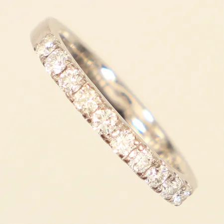 Ring, diamanter 10xca0,04ct, stl 17½, bredd 2,5mm, gravyr, vitguld, 18K Vikt: 4,4 g