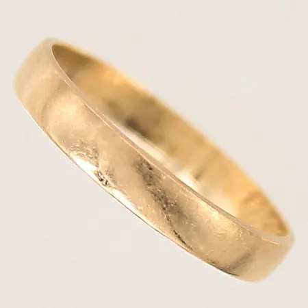 Ring, slät, stl: 15½, bredd: 2,8mm, gravyr, 18K  Vikt: 1,4 g