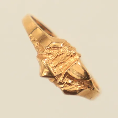 Ring, stl 16¼, bredd ca 7,4mm, Bengt Hallberg Guldsmeds AB år 1995, 18K Vikt: 1,5 g