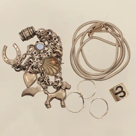 Diverse silversmycken, stenar, udda, skeva, defekta, silver Vikt: 22,9 g