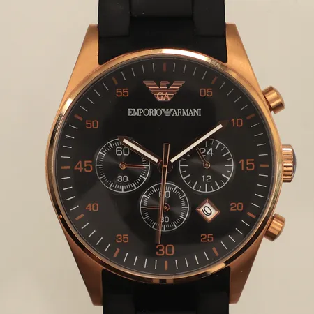 Armbandsur, Emporio Armani, Ø42mm, stål, quartz, datum, kronograf, referens nummer AR-5905, serie nummer 251109, gummiarmband, viklås, längd 21cm, box, saknar innerkudde