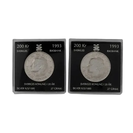 Minnesmynt 200 kronor, 2 stycken, silver 925/1000, "CARL XVI GUSTAF SVERIGES KONUNG I 20 ÅR", 1993, Ø36 mm, förvaras i originaletui, fina ex Vikt: 54 g