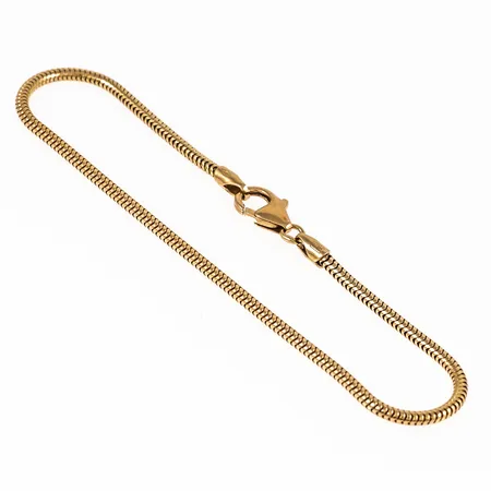 Armband, Ormlänk i 18K guld. Det är 18,5 cm långt, 1,9 mm brett och väger 4,9g. Karbinhake. Stämplad FBM, 750. 
