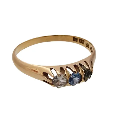 Ring, 18K guld, defekter och gravyr Vikt: 1,8 g