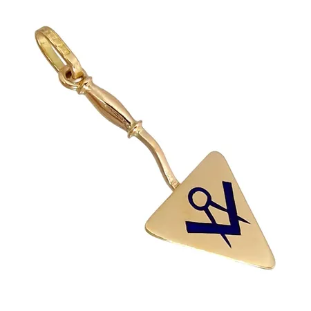 Hänge "Frimurarslev", 18K guld, FRIMURARORDEN (frimurare), längd inkl. ögla 33,5 mm, bredd 13 mm, blå inlägg av emalj på framsidan, något svag tillverkarstämpel, sannolikt K&EC Göteborg Vikt: 1,4 g