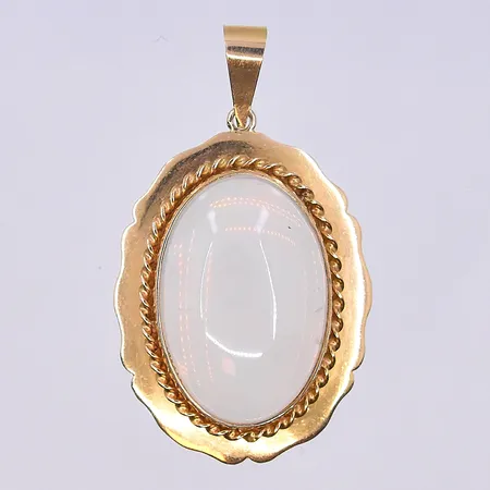 Hänge med troligen månsten, längd 46 mm, bredd 26 mm, 18K. Vikt: 11,2 g