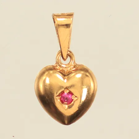 Hänge hjärta. rosa sten, längd 14mm, bredd 8,4mm, 18K Vikt: 0,6 g