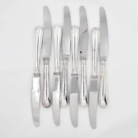 8 Bordsknivar, modell Svensk rund, längd 21cm, stål blad, silver 830/1000 Vikt: 503,9 g