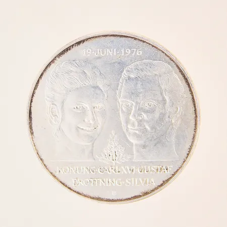 Minnesmynt, Ø35,9mm, Det kungliga bröllopet, Konung Carl XVI Gustaf Drottning Silvia 19 Juni 1976, nominellt värde 50 kr, inga tillbehör, silver 925/1000 Vikt: 27,1 g