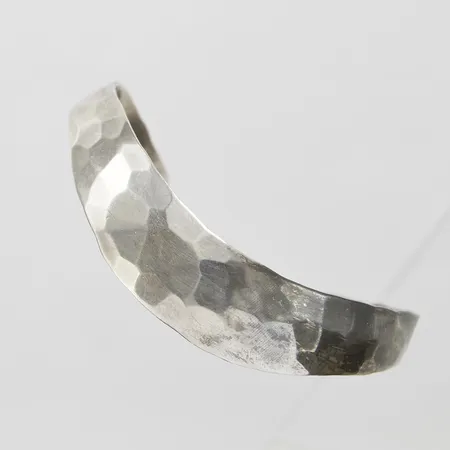 Silverarmband, stelt, hammrad, Ø60mm, bredd: 7,5-15mm, 925/1000 Vikt: 21,1 g