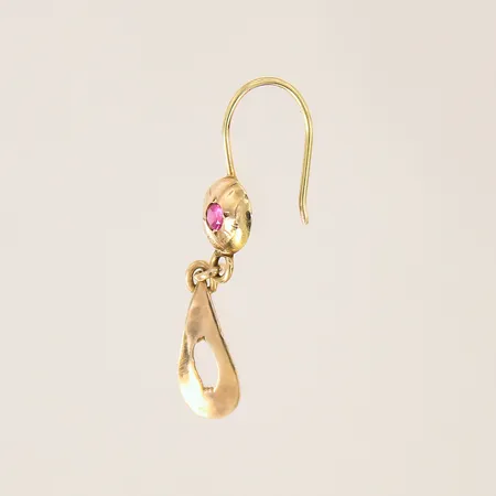 Ett udda örhänge med rosa sten, längd: 30mm, bredd: 0,7-6,9mm, 9K  Vikt: 0,7 g