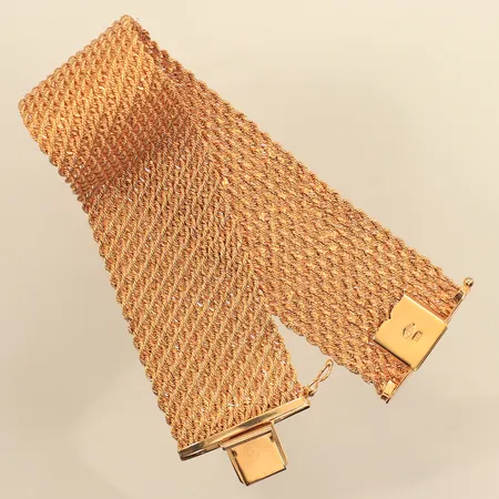 Armband, längd 20cm, bredd 28mm, något ojämn länk, GHA, 18K  Vikt: 23,6 g