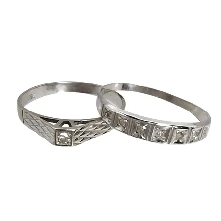 Ringar, 2 stycken, 14 resp. 18K vitguld, Diamanter, en ring Ø17¼ mm, (en defekt), bruksmärken Vikt: 2,3 g