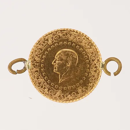 Hänge Ataturk, 2018, Ø18mm, två öglor i metall, 22K.  Vikt: 1,9 g