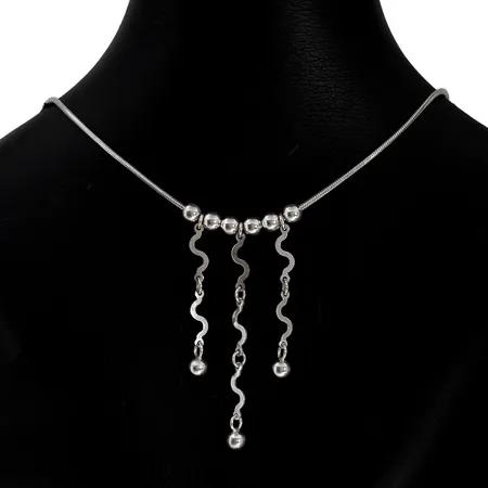 SET - Halsband & Örhängen, Guldfynd, silver 925/1000, kedja med integrerade hängen, längd 43 cm (hängen längd 40-55 mm), örhängen längd 56 mm, originalploppar, fint skick  Vikt: 14,4 g