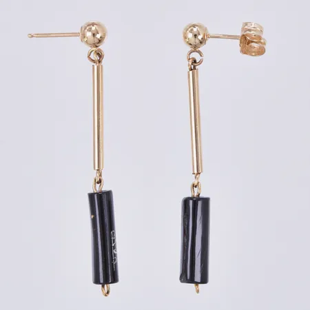 Ett par örhängen med svarta stenar, längd: ca 4cm, bredd: ca 1-3mm, Ett stopp saknas, 14K Vikt: 1,3 g