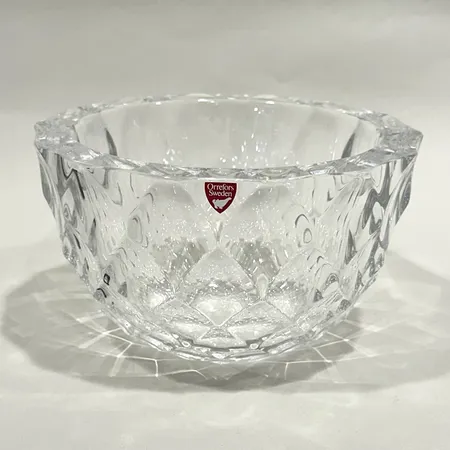 Skål, Orrefors, numrerad: BJ4492-121, Ø14,5cm, höjd 10cm, etikettmärkt Skickas med postpaket.