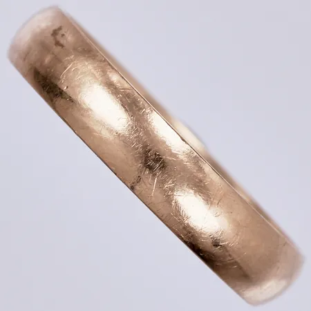 Ring, stl: 17½, bredd: ca 4mm, graverad, 18K Vikt: 3,5 g