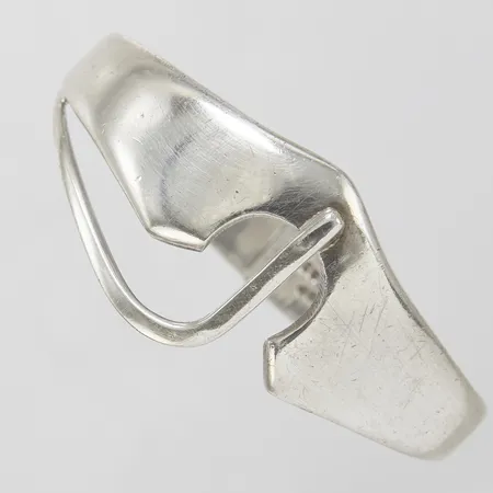 Stelt armband, Øca61mm, bredd:10-26mm, glapp vid låset, repigt, S925/1000 Vikt: 51,8 g