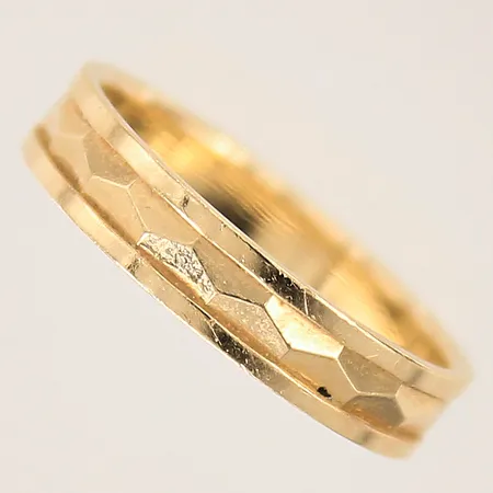 Ring med dekor, stl: 17¼, bredd: 4mm, Schalins, 18K  Vikt: 3 g