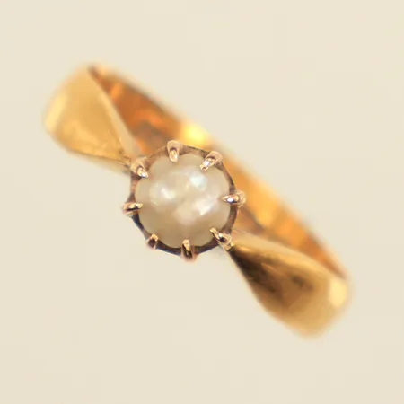 Ring, pärla, stl 17, bredd 3,9mm, defekt, 23K Vikt: 3,4 g