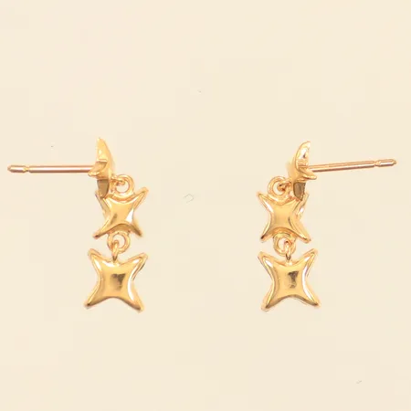 Ett par örhängen, stjärnor, längd 10,5mm, bredd 5,1-6,5mm, saknar snurrebussar, 18K  Vikt: 0,5 g