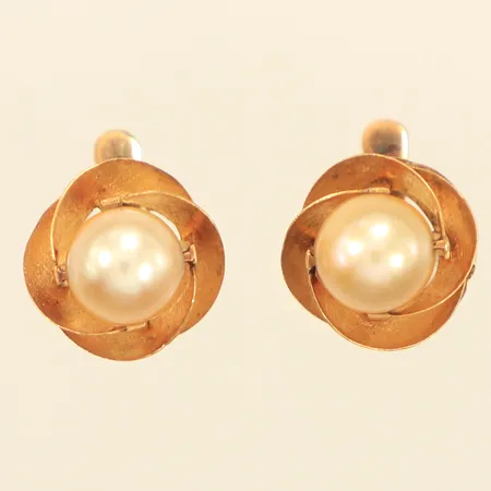 Ett par örhängen, pärlor, sitter löst, Ø11,8mm, 18K Vikt: 3,7 g