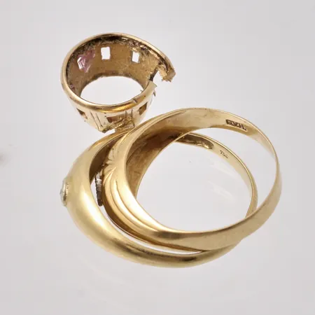 Diverse defekt guld, 18K, vikt 4,69g.