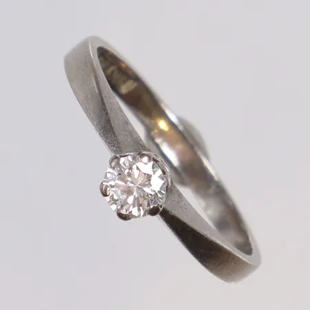 Ring i vitguld med diamant 1xca0,19ct stl 16¼ bredd 2-4mm, ÖRN (Örns Juvelatelje) Göteborg 1971, 18K Vikt: 2,5 g
