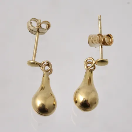 1par örhängen i 18K guld, mått 4,9x14,8mm, vikt 0,7g.