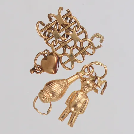 Diverse guld, defekt, 18K  Vikt: 3,4 g