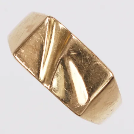 Klackring, stl 18½, bredd 3,5-9mm, skev, 18K Vikt: 3,3 g