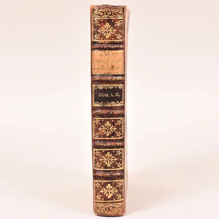Bok "Essai analytique sur les facultés de l'âme" av Charles Bonnet, tredje upplagan, 1775, med exlibris Peter Von Hemert, troligen med senare band, åldersbetingat slitage, ej fullständigt genomgången.  