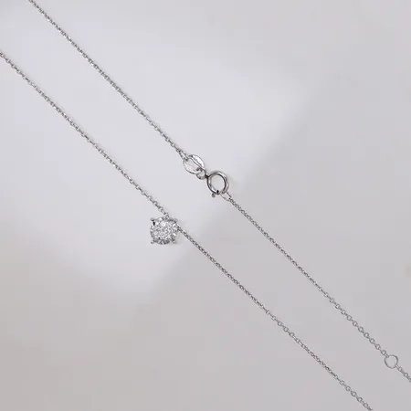 Kedja med integrerat hänge med diamanter 4 x ca. 0,04 + 4 x ca. 0,005ct, längd: 41,5+46cm, bredd: 0,8mm, vitguld, 18K Vikt: 2,4 g