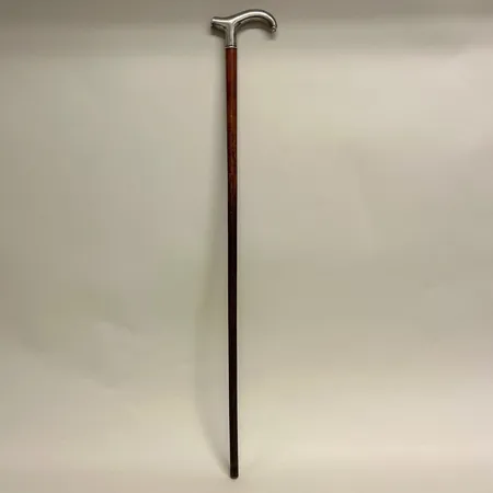 Käpp med silverhandtag, längd 83cm, Johan Petterssons Eftr Juvelerar Ab, Stockholm år 1913, gravyr, 830/1000 silver Vikt: 0 g Skickas med postpaket.